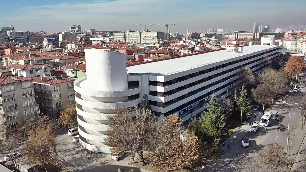 Aracını o otoparkta bırakanlar dikkat: Bayram süresince kapalı olacak! Ankara'da sosyal yaşam ile otoparkın en güzel uyumu
