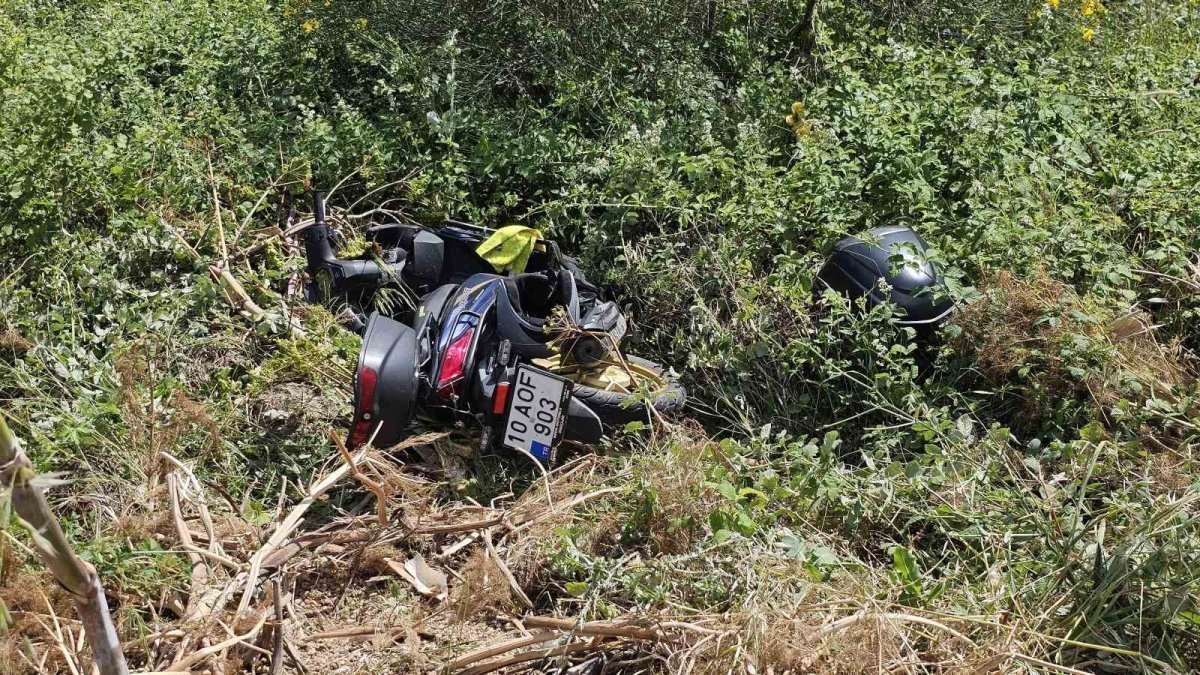 Bandırma-Erdek yolunda tehlikeli kaza! Motosiklet 3 metre savruldu, vatandaşlar şikayetçi: “Aynı noktada sık kazalar yaşanıyor”