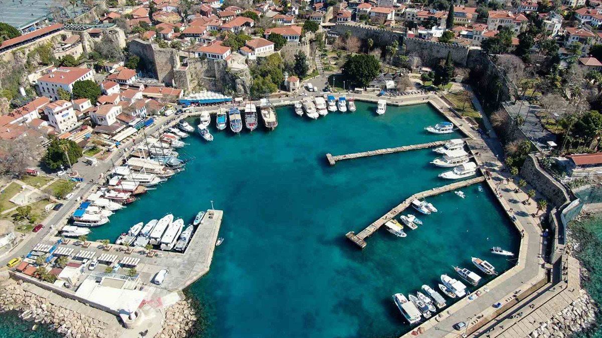 Muratpaşa'da 294 tesise inceleme: Yangın tedbirleri yetersiz olan 174 turistik tesisin ruhsatı askıya alındı