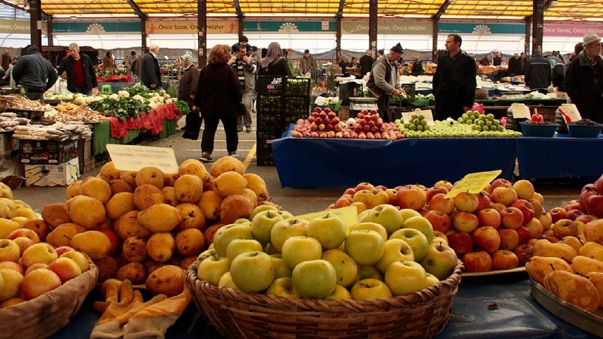 Fiyatlar katlandıkça katlanıyor, vatandaş elini eteğini çekiyor! 3 haneli rakamın altında bulan yapışıyor!