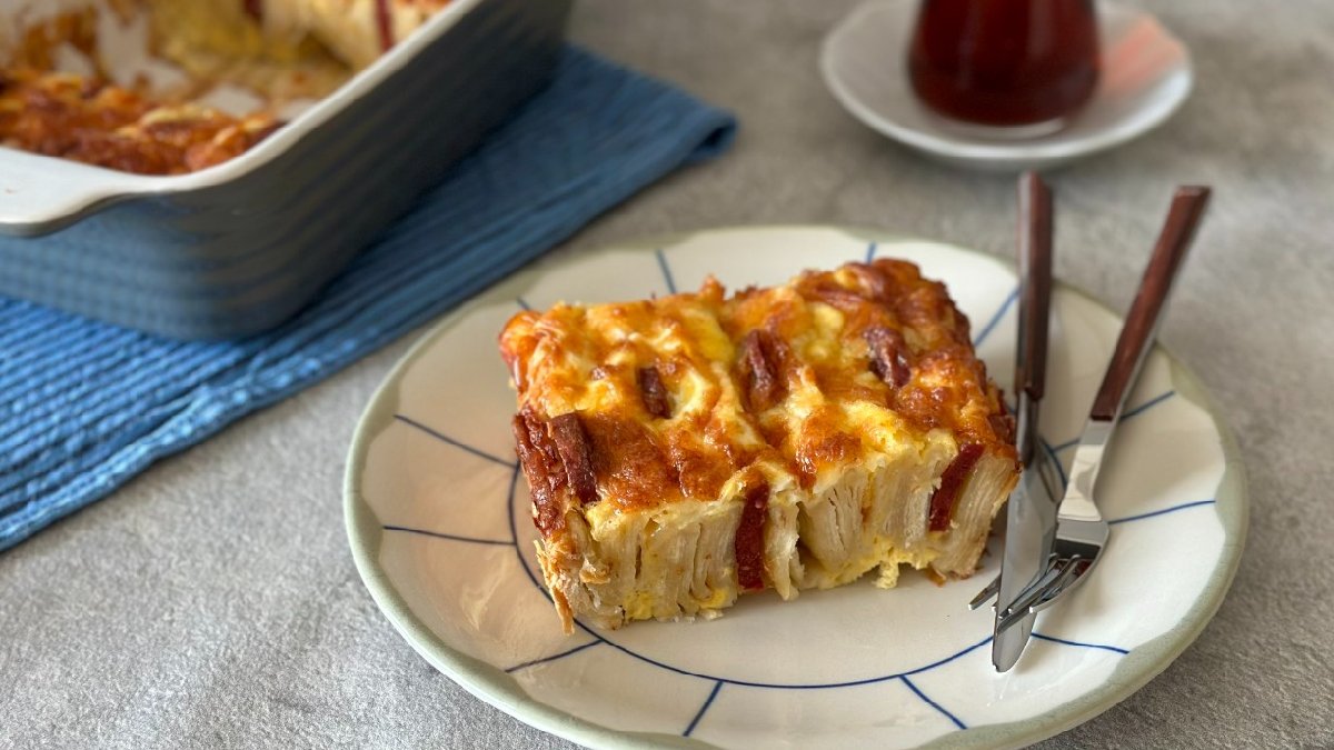 Eliniz suya una değmeyecek! Fırın çalıştırmaya da gerek yok: En pratiğinden börek tarifi…