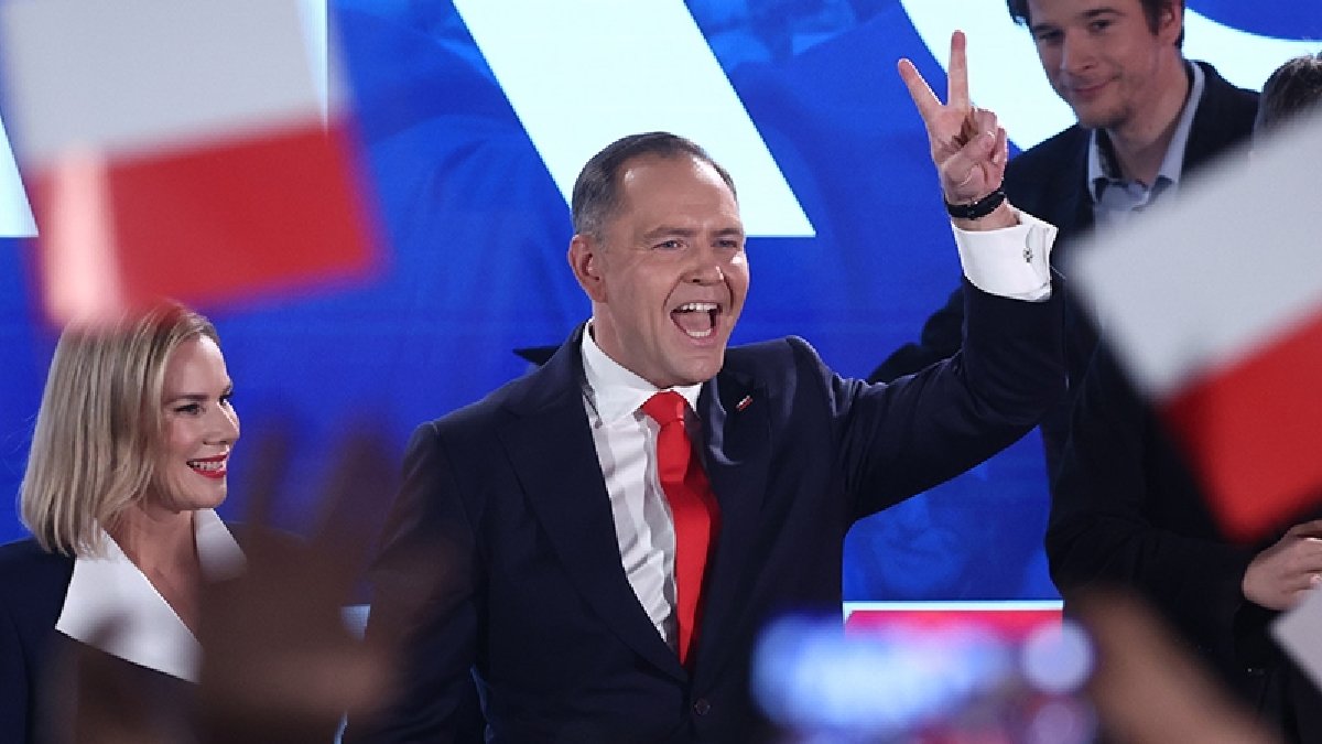 Oy farkı yüzde 1’in altında kaldı: Polonya'da Cumhurbaşkanlığı seçimini Nawrocki kazandı