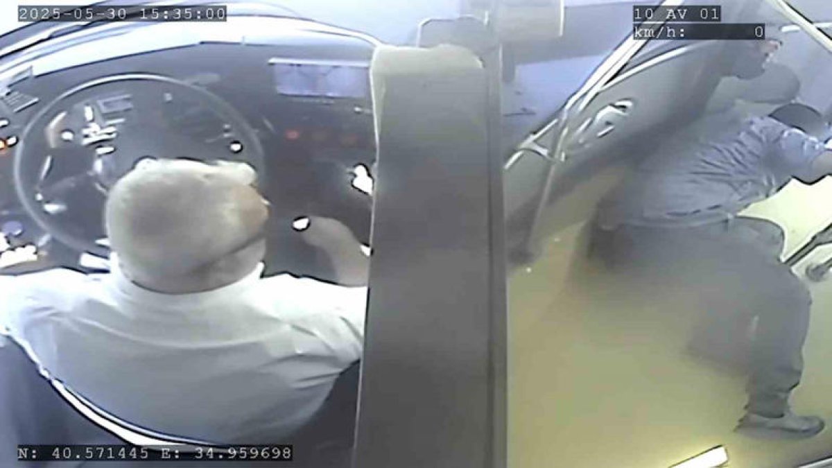 Otobüs şoföründen duyarlı hareket! Epilepsi nöbeti geçiren yolcuyu apar topar hastaneye götürdü