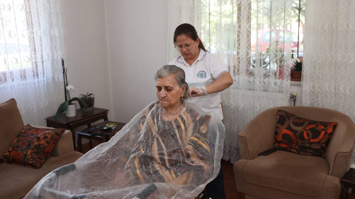 Bakıma muhtaç bireylere kişisel bakım desteği! Büyükşehir, Kurban Bayram'ı öncesi Evde Bakım Hizmeti ile evlere konuk oluyor
