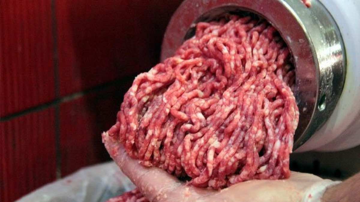 Kurban yaklaşıyor, vatandaşlar ise kıyma için kasapların yolunu tutuyor! Ancak bunu evde de yapabilirsiniz: Hem daha pratik