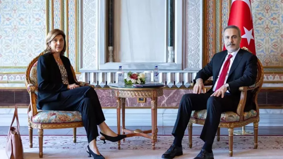 Fidan, BM Kıbrıs temsilcisi Cuellar ile İstanbul'da görüştü