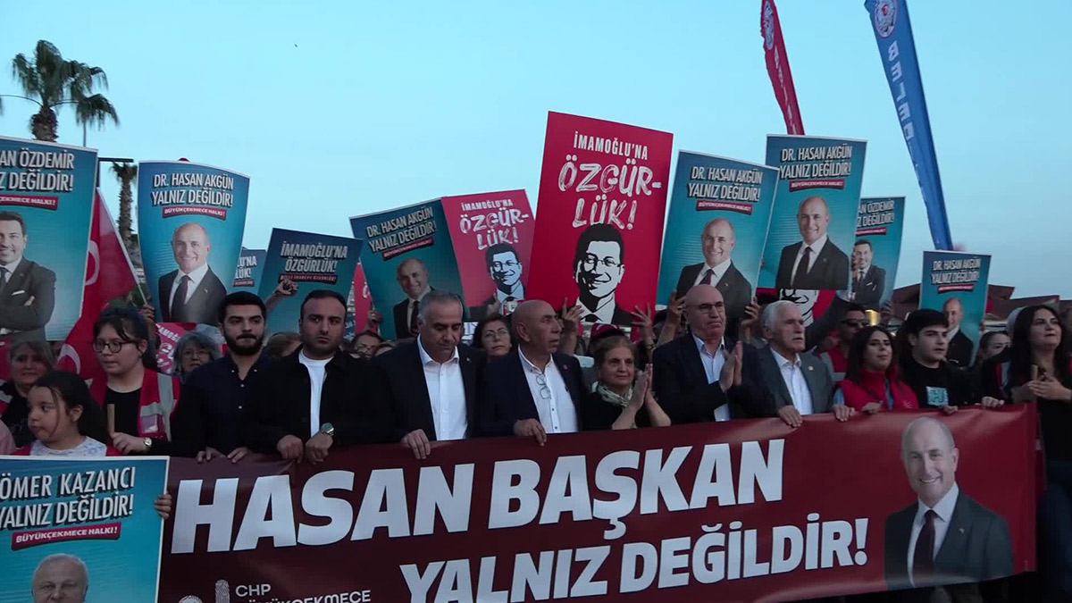 Büyükçekmece'de gözaltındaki başkan Hasan Akgün için yürüyüş