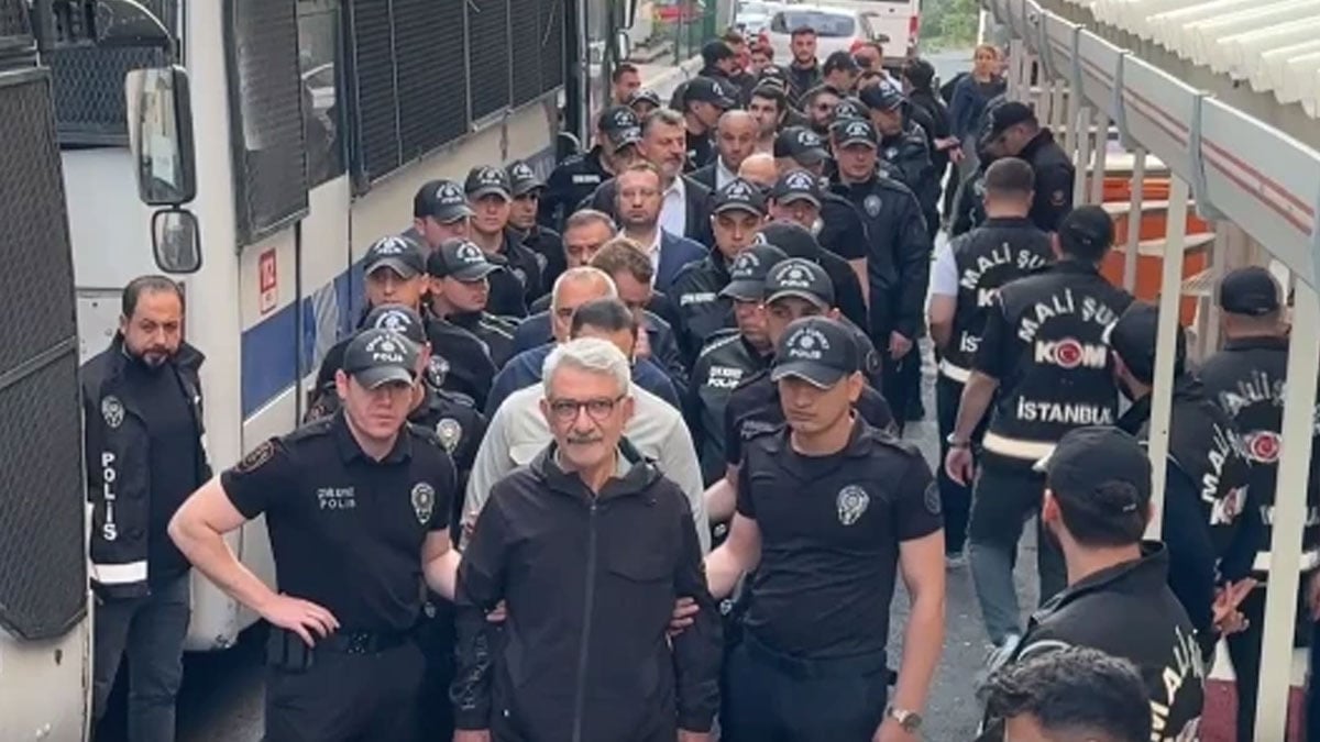 CHP'li başkanların adliyeye sevk görüntülerine AK Partili Tayyar'dan tepki: Yeni Türkiye’ye Yakışmadı