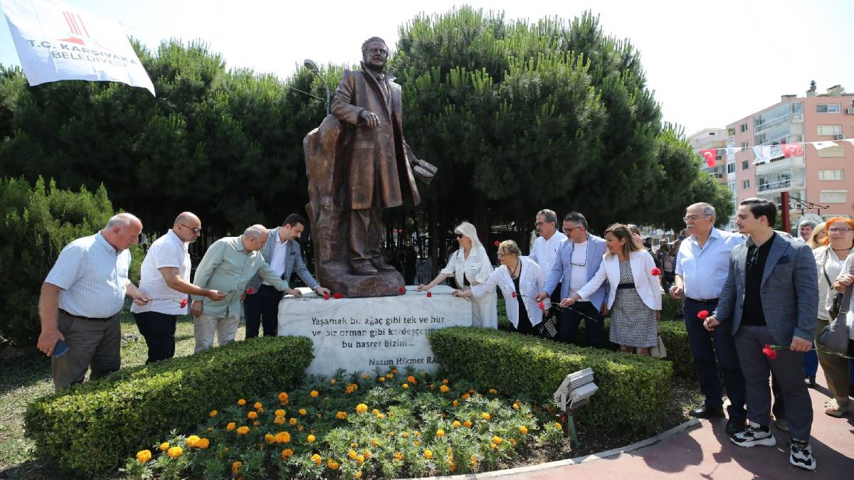 Dünya şairi Nazım Hikmet, Karşıyaka’da şiirleriyle anıldı