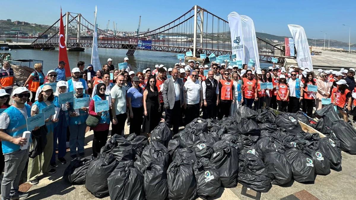 Bandırma, Marmara için el ele verdi: 1,5 saatte 1500 kilogram atık toplandı
