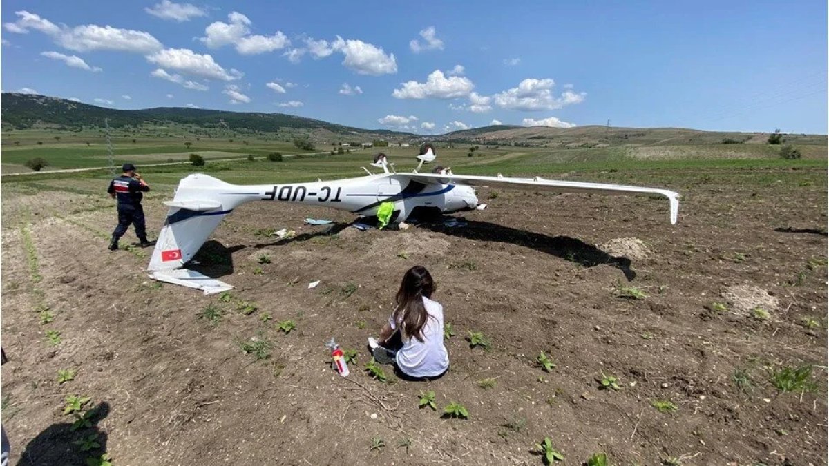 Bilecik'te eğitim uçağı kırıma uğradı: Ters döndü