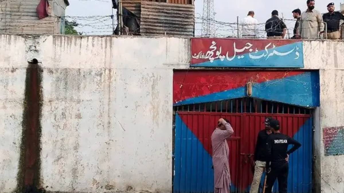 Pakistan'da deprem sonrası 200 mahkum firar etti