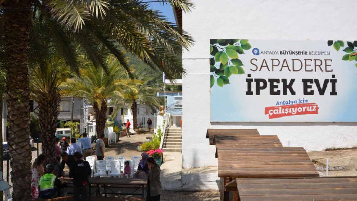 Büyükşehir’den 51 üreticiye 1250 ipek böceği beslenme tablası