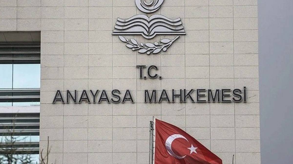 AYM'den kamu personeli için 2 kritik karar! Vekil din görevlilerine atamada iptal, sözleşmeliye disiplin feshi Anayasal!