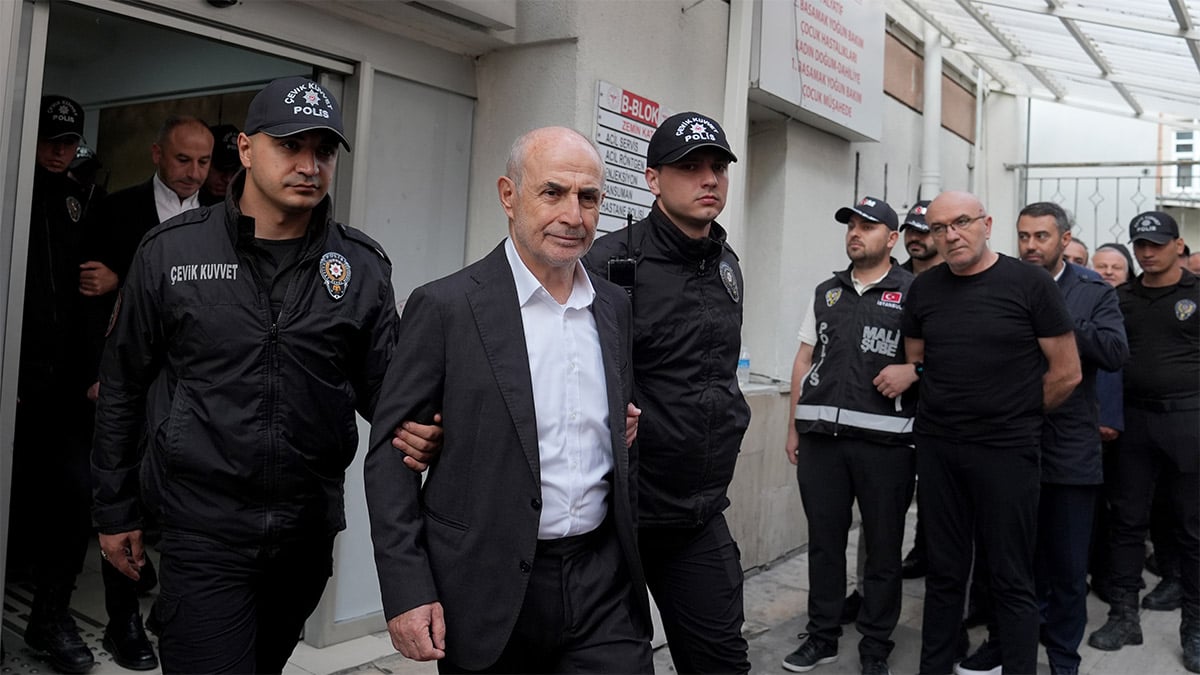 Büyükçekmece Belediyesi'ne yolsuzluk soruşturması! Belediye başkanı ve yardımcısına tutuklama