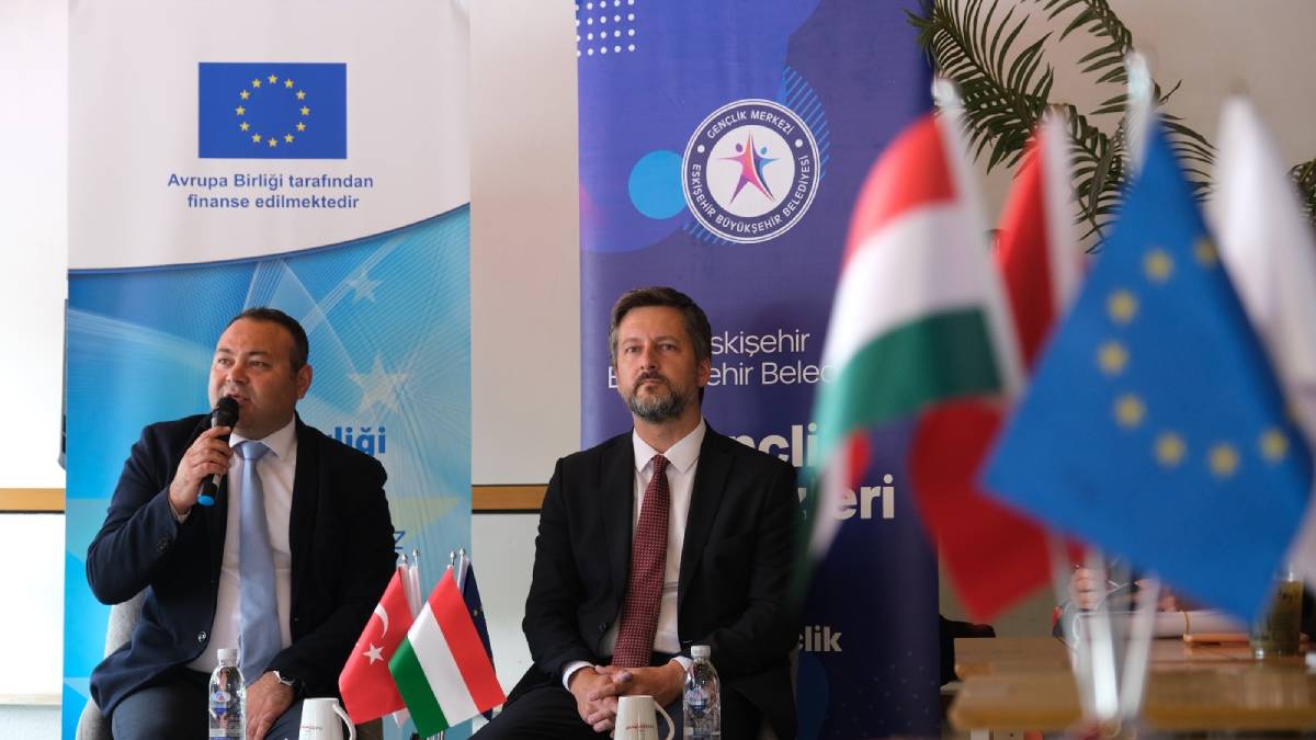 Macaristan Büyükelçisi Mátis gençlerle buluştu