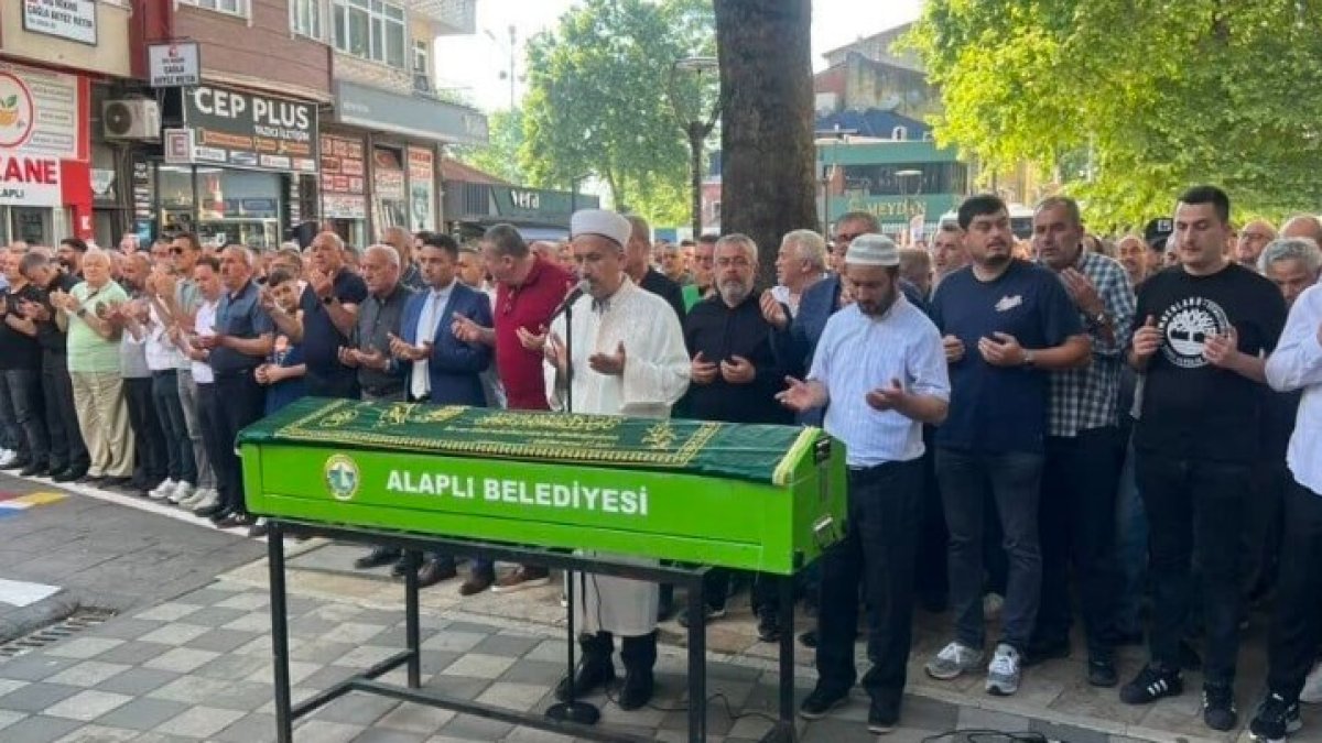 27 yaşındaki İsmet Kaplancan, son yolculuğuna uğurlandı: Kansere yenik düştü