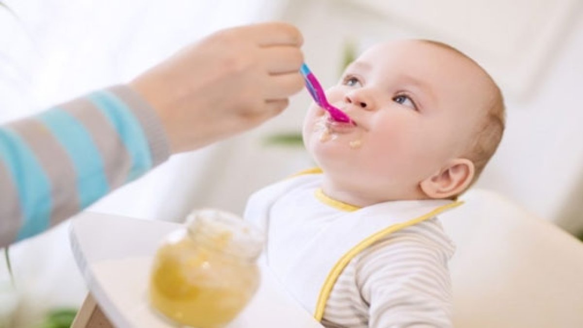 Annelerin vazgeçilmezi sanıldığı kadar masum değil! Her bebeğe veriliyor: İçeriğindeki oran şok etti