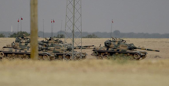 Cerablus'taki saldırının ardından PYD'ye ait hedefler obüs ve top atışlarıyla vuruldu - Son dakika