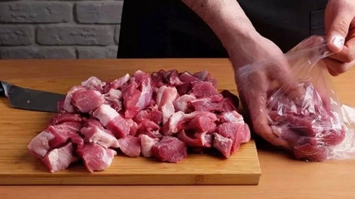 Uzmanlardan kurban eti için kritik uyarı: İki saat içinde buzdolabına konulmazsa enfeksiyon riski artıyor