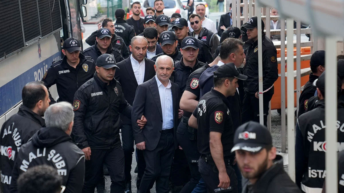 CHP'li 5 belediye başkanı görevden uzaklaştırıldı