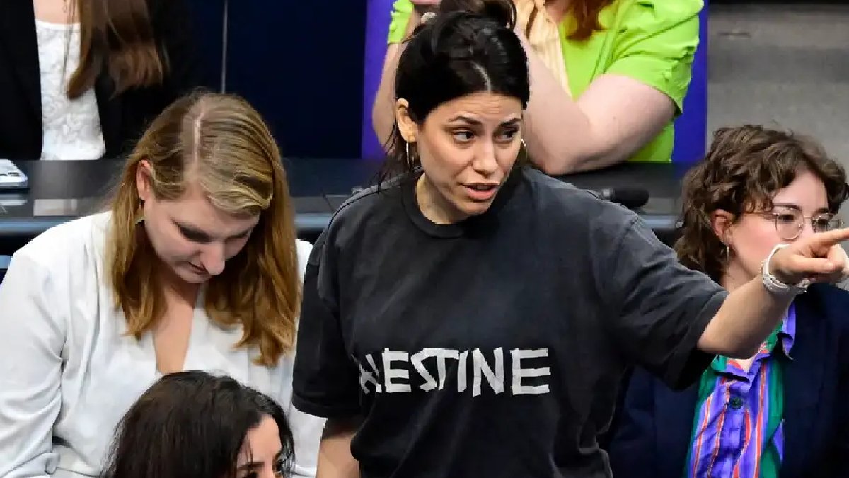 Alman Meclisi’nde ‘Filistin’ tişörtüne müdahale: Vekil salondan çıkarıldı