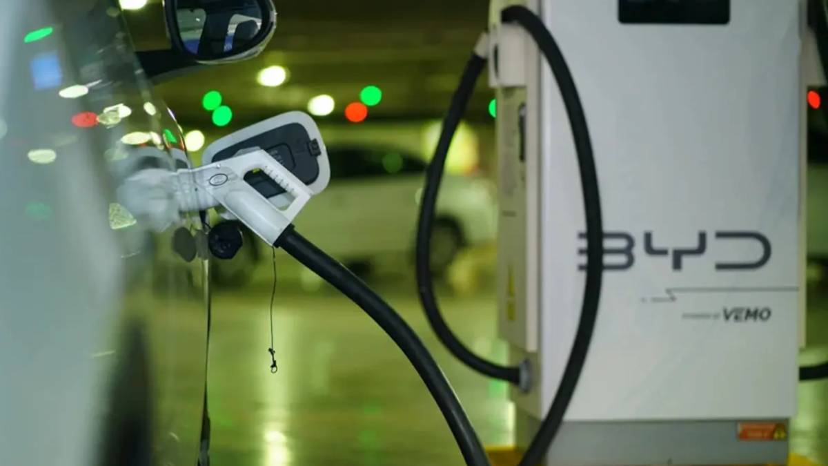 Türkiye'de dev değişim kapıda! BYD'den 5 dakikada 400 km menzil sağlayan ultra hızlı şarj istasyonu müjdesi