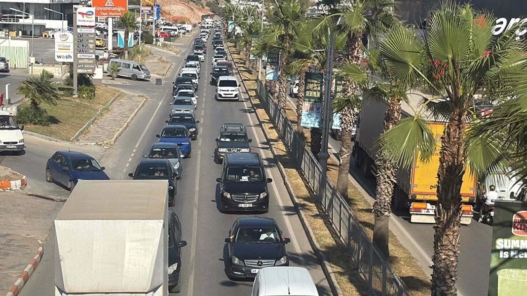 Bayram tatili başladı: Bodrum'a 50 bin araç giriş yaptı