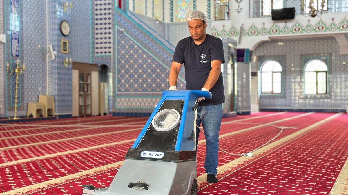 Kurban Bayramı öncesi camilerde temizlik