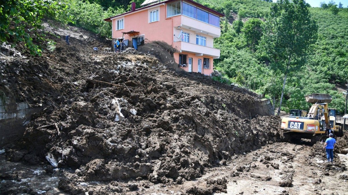 Trabzon’da heyelan: 5 ev tehlike altında