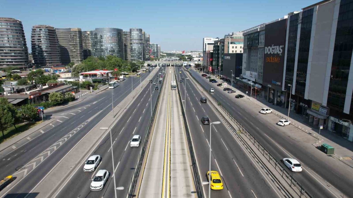 Bayram sabahı İstanbul’da trafik sessizliğe büründü