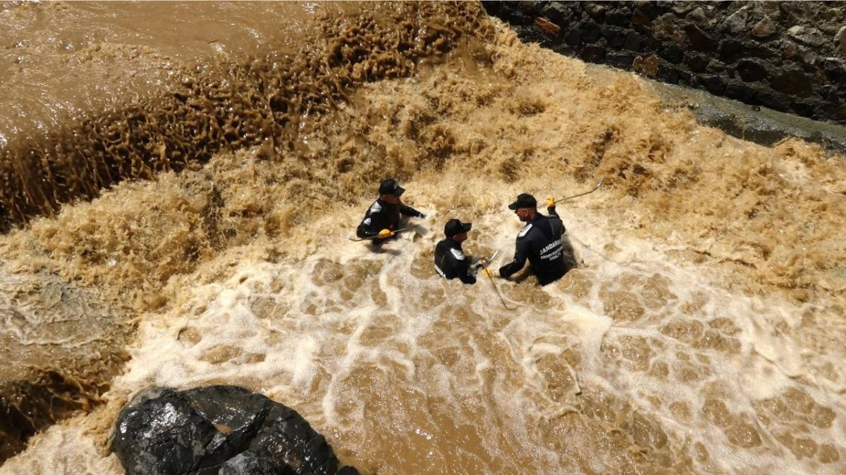 Trabzon'da selde kaybolmuştu: Arama çalışması sürüyor
