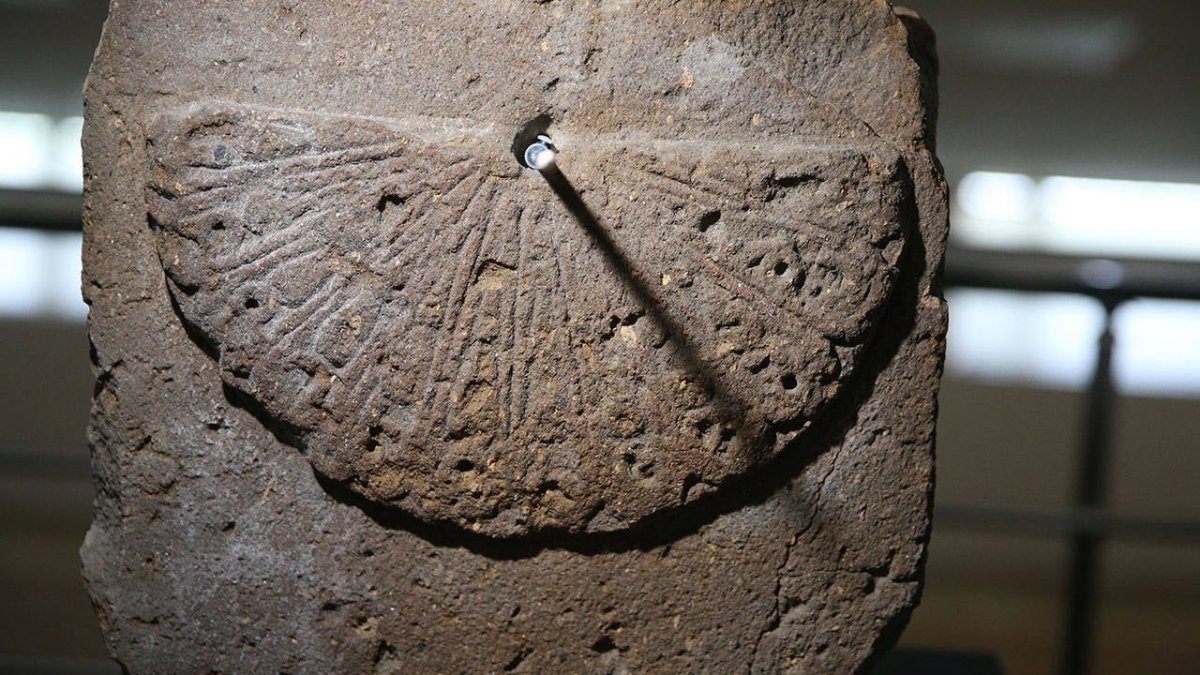 Kars'ta 1000 yıllık güneş saati gün yüzüne çıktı