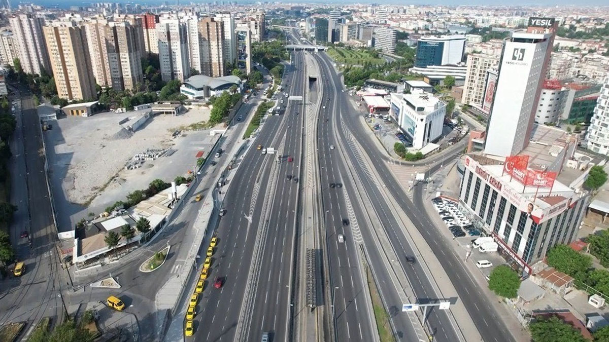 İstanbul'da bayramın ikinci günü de yollar boş kaldı