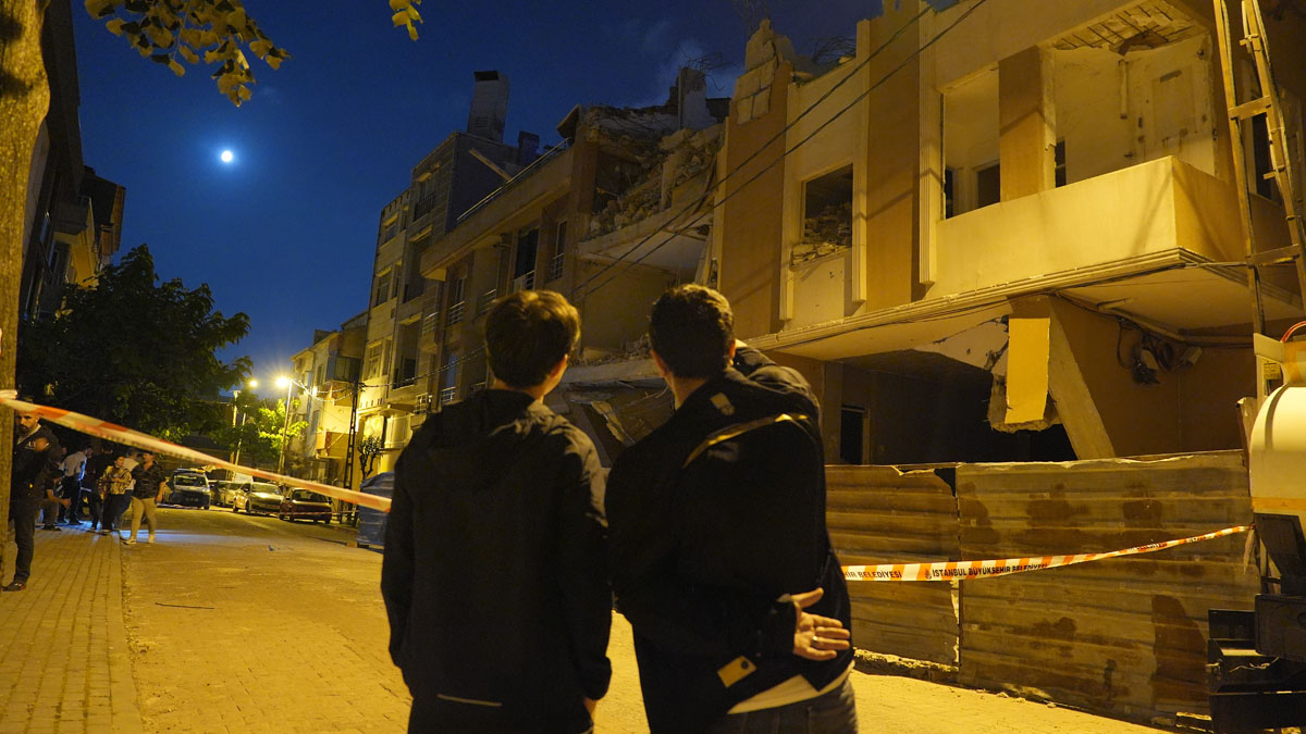 Avcılar'da 6 katlı bina çöktü