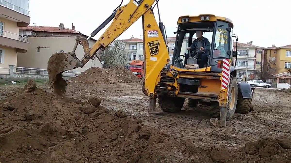 Tam kepçeyi vuracaklardı, toprağın altından 1500 yıllık servet çıktı! Paha biçilemiyor