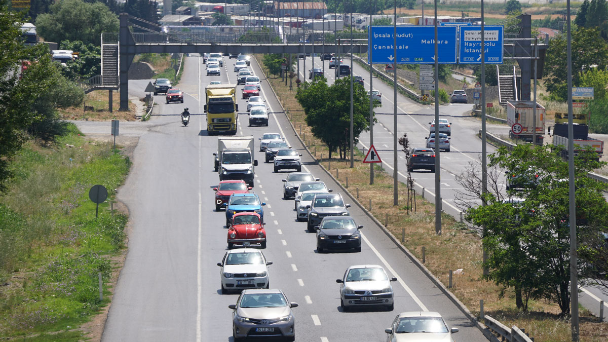 İstanbul'a dönüşler başladı: Yoğunluk yaşanıyor
