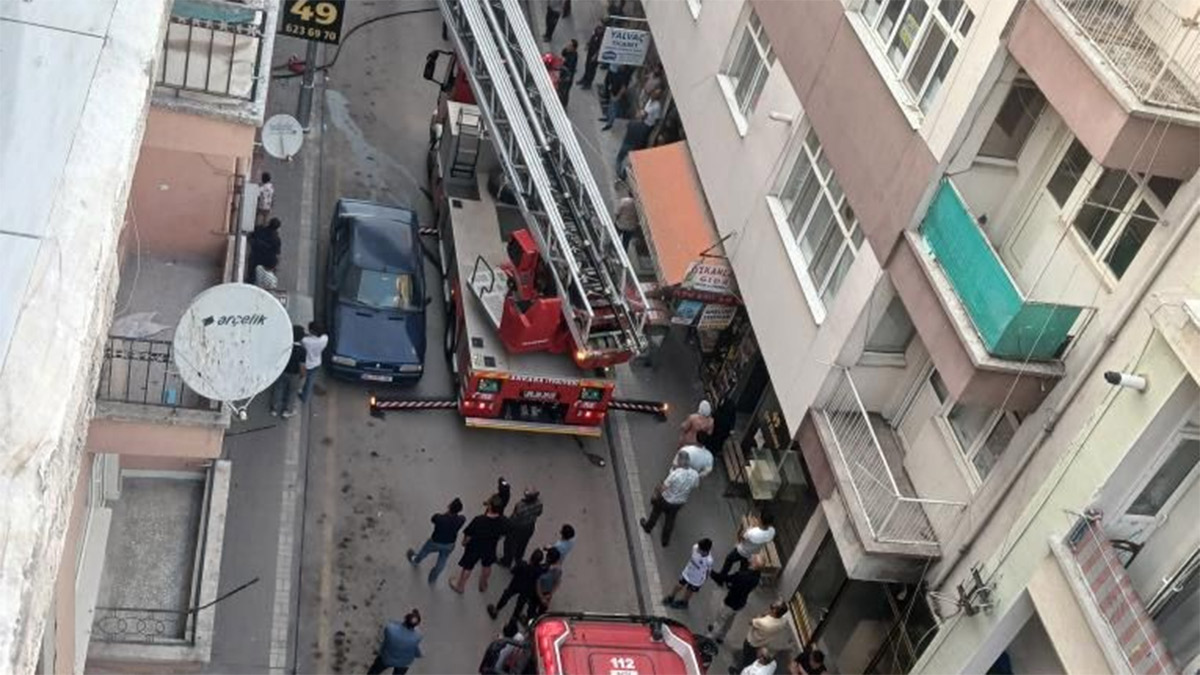 Ankara'da apartmanda yangın! Müdahale sürüyor