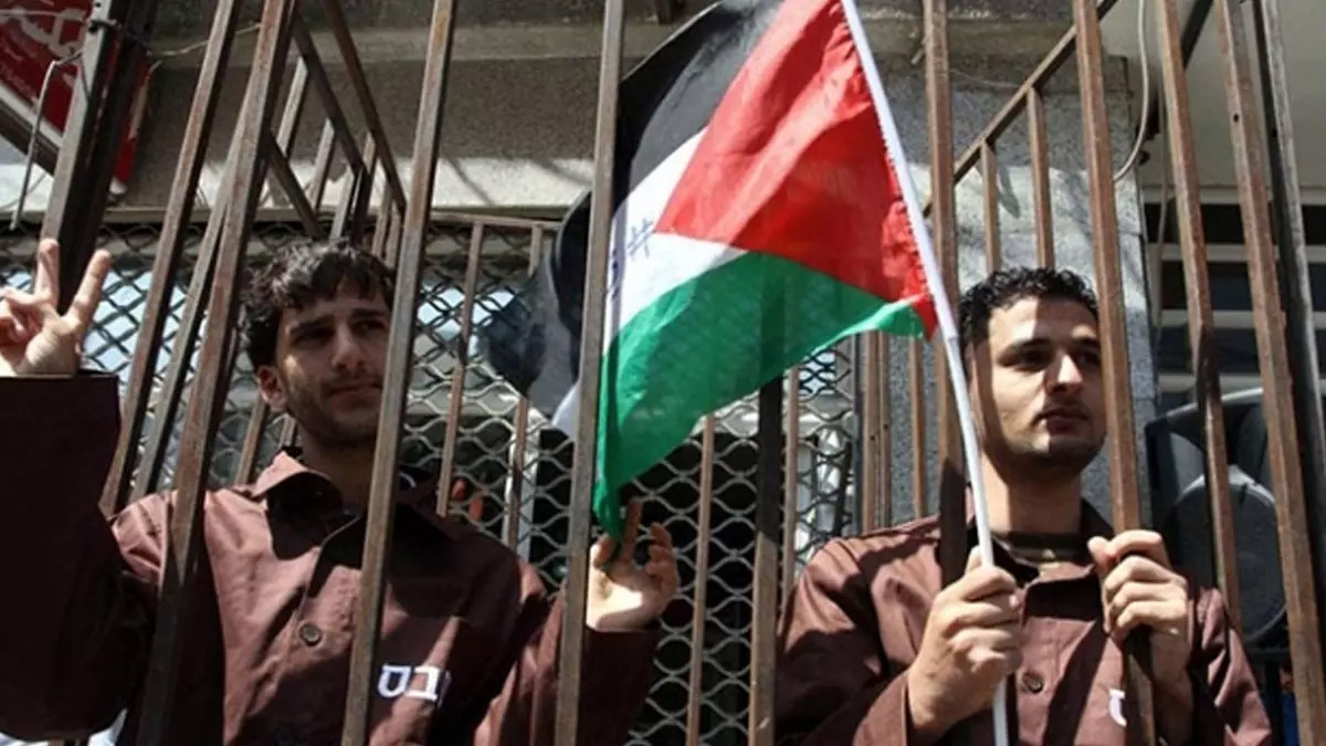 İsrail, 12 Filistinliyi serbest bıraktı