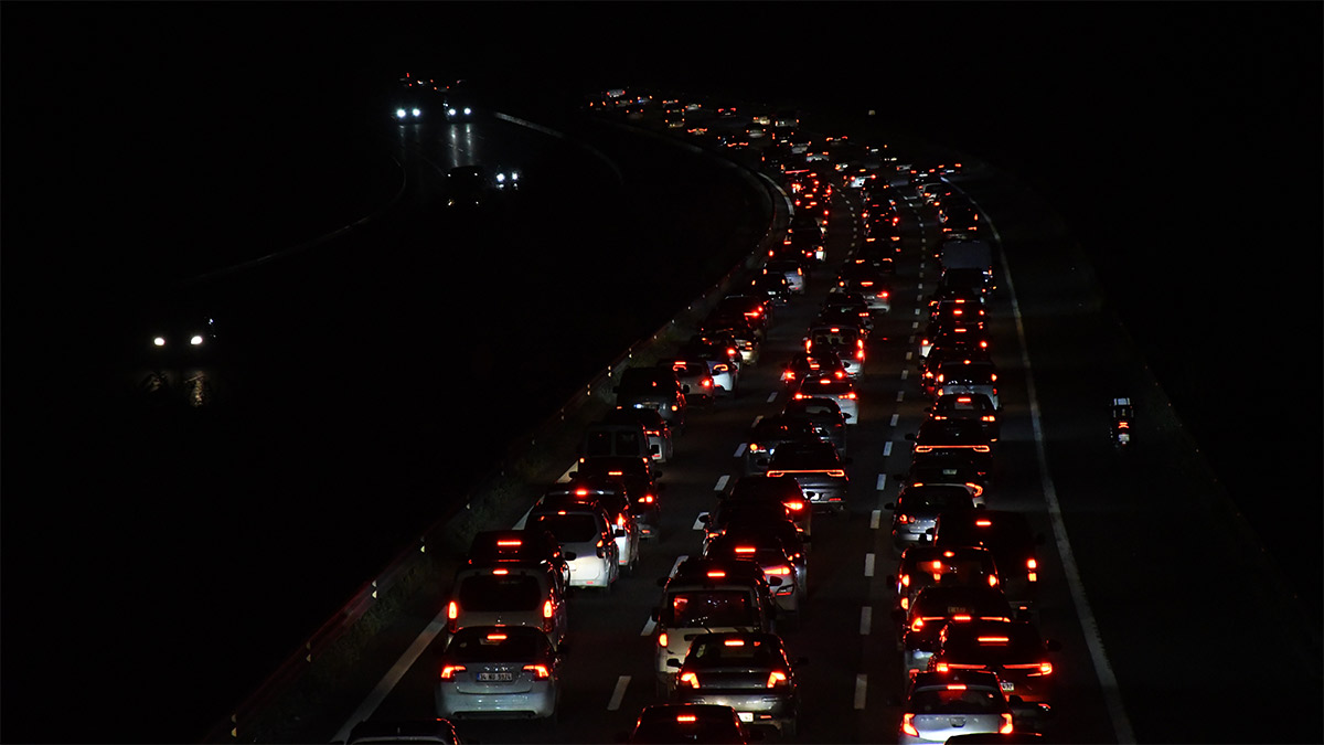 Tatil bitti, dönüş çilesi başladı: İstanbul trafiği durma noktasında