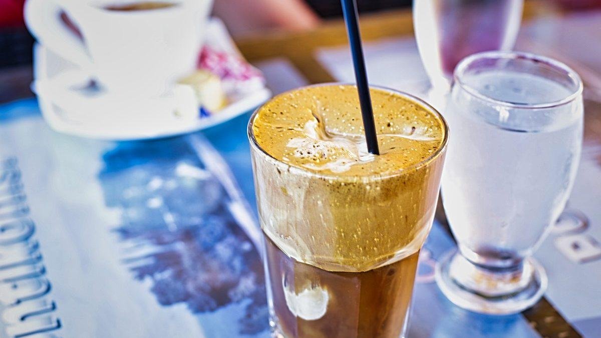 Kendinizi barista gibi hissedeceksiniz! Kafede değil, soğuk kahvenin en lezzetlisi evde yapılıyor: En pratik soğuk kahve tarifi