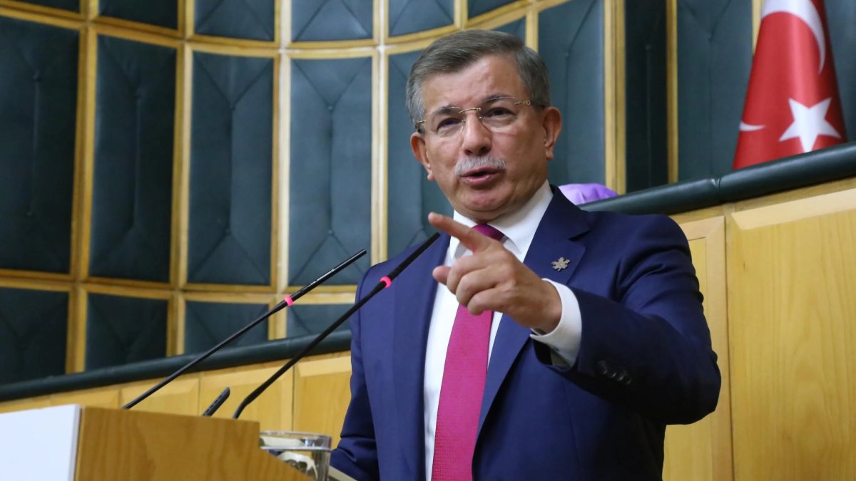 Davutoğlu’ndan iktidara sistem eleştirisi: Siyasal yozlaşmayı kurumsallaştırdı