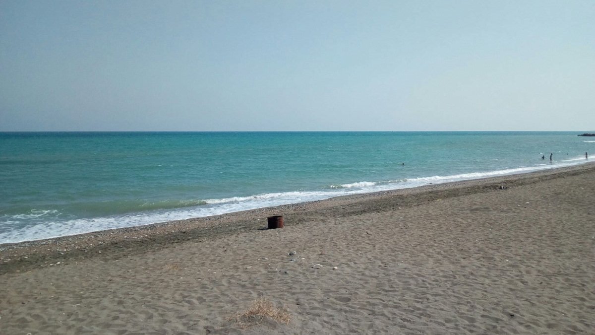 Denize gitmeye kimse cesaret edemeyecek! Mersin’de görüldüğü söylendi, tehlike alarmı verildi: Plaj apar topar boşaltıldı