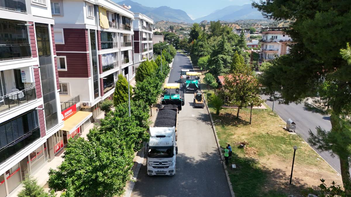 Başkan Çerçioğlu Efeler’in yollarını yeniliyor