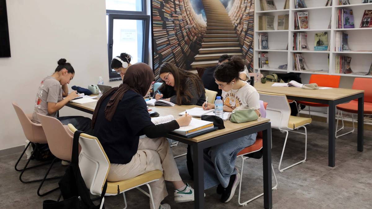 Yenimahalle Belediyesi kütüphaneleri dolup taşıyor