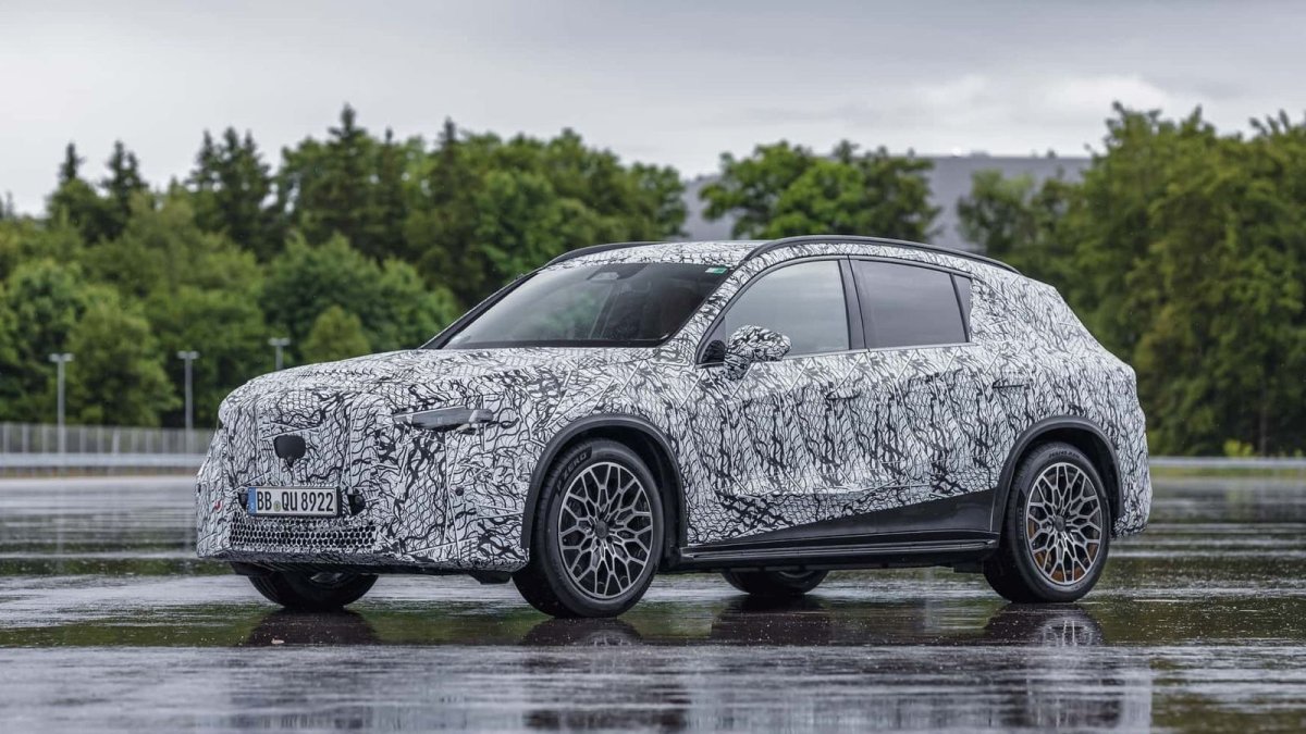 Tesla'ya Alman rakip! İşte 650 km menzilli yeni elektrikli Mercedes GLC'den ilk görüntüler! Rekor hızda yüzde yüz şarj