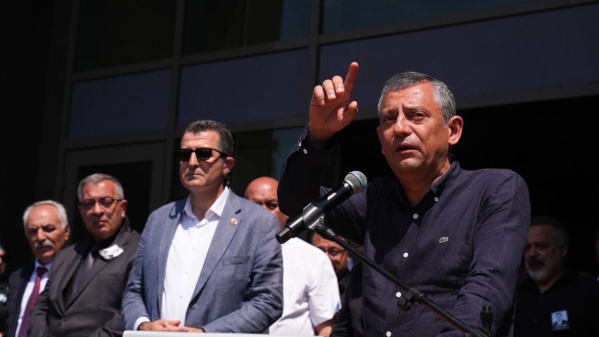 Ferdi Zeyrek'i On binler uğurladı, Özel gözyaşlarına boğuldu: 'Elini sıkıp da yüreğini kazanmadığı kimse yok'