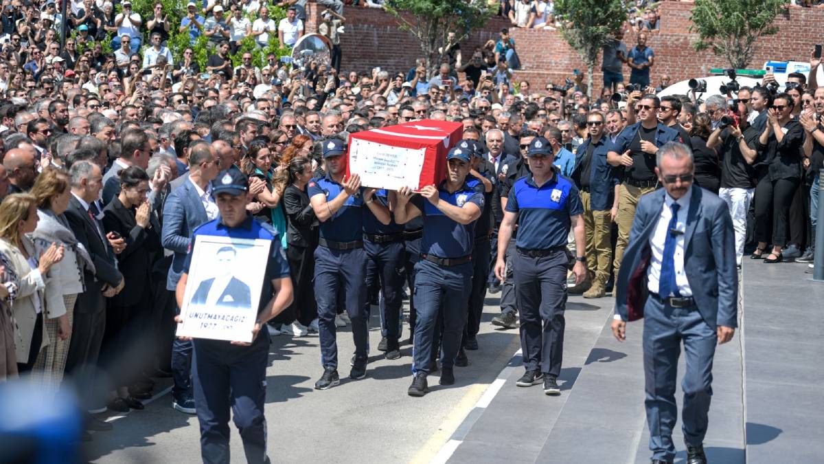 Manisa, Başkan Ferdi Zeyrek’e gözyaşlarıyla veda etti