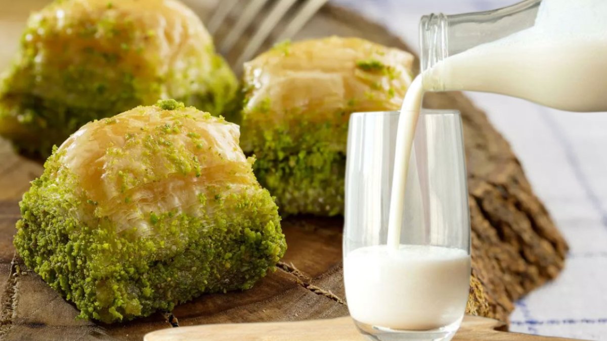 Baklava ve diğer şerbetli tatlılar neden sütle servis ediliyor? Uzmanlar buna açıklık getirdi