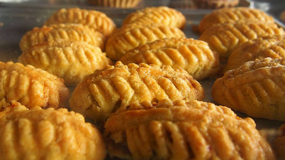 Adını şeklinden alan bu tatlıyı yiyen bayılıyor! Sofraların yeni gözdesi oldu: İşte damak çatlatan tarak tatlısı tarifi